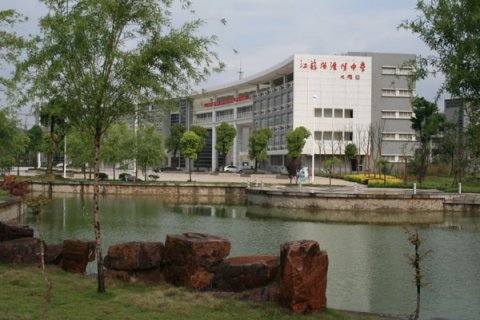 江蘇溧陽中學(xué)體育館運(yùn)動(dòng)木地板案例分享