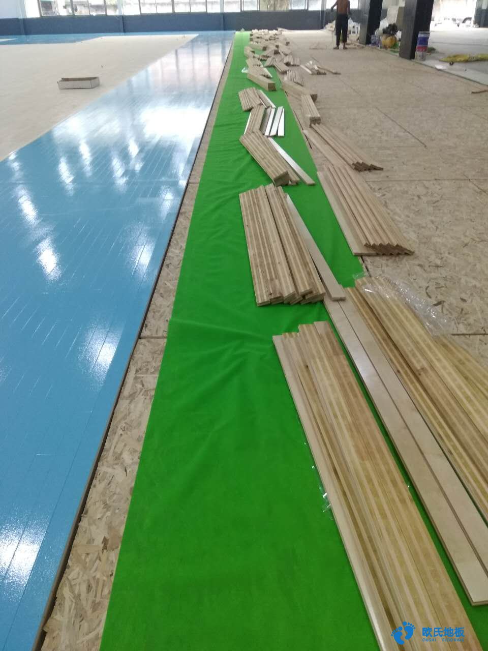 瓊海體育館運(yùn)動木地板施工