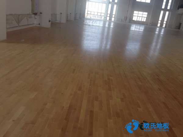 運(yùn)動(dòng)場木地板廠家有哪些