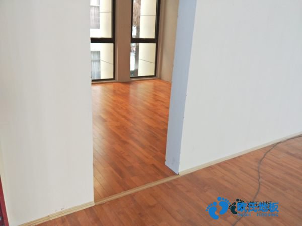 單龍骨體育場(chǎng)地地板廠(chǎng)家報(bào)價(jià)