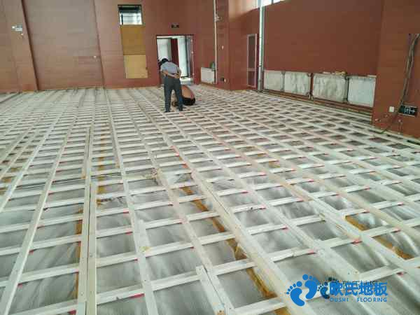 知名運(yùn)動籃球木地板施工流程