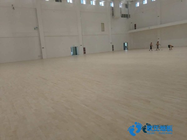 學(xué)校籃球場(chǎng)地木地板圖解