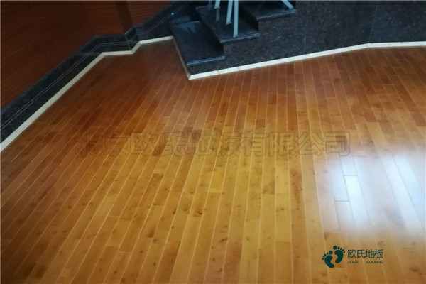 較好的籃球運(yùn)動木地板龍骨間距