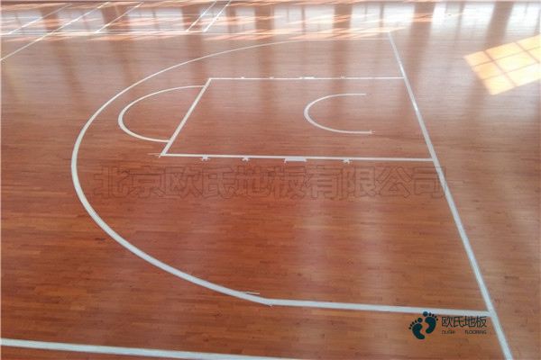 較好的籃球運(yùn)動木地板驗(yàn)收