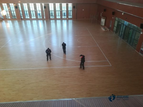 用什么運(yùn)動木地板特性