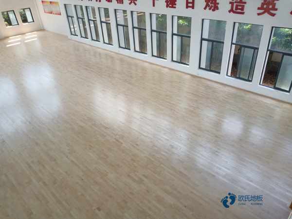 學(xué)校籃球場(chǎng)地地板有哪幾種3