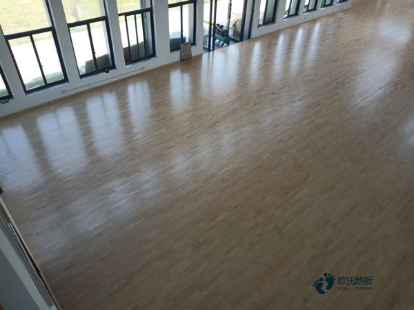 學(xué)校籃球場(chǎng)地地板有哪幾種2
